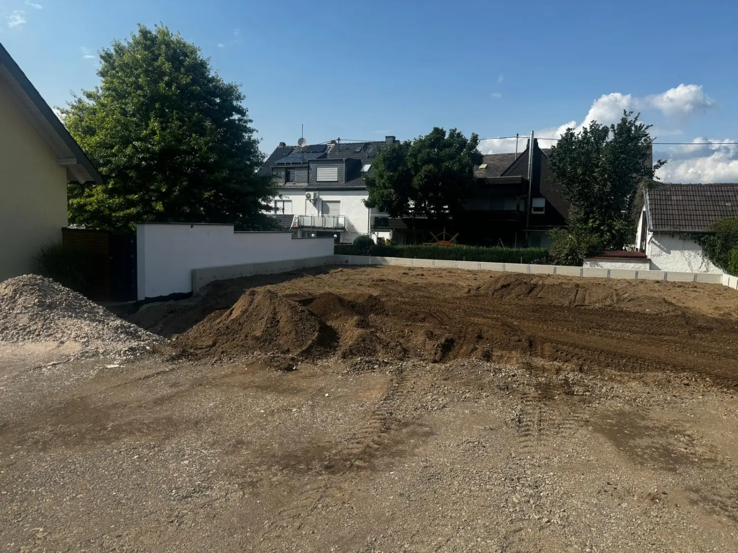 Vorbereitung für Bodenplatten von CMK Erdbau