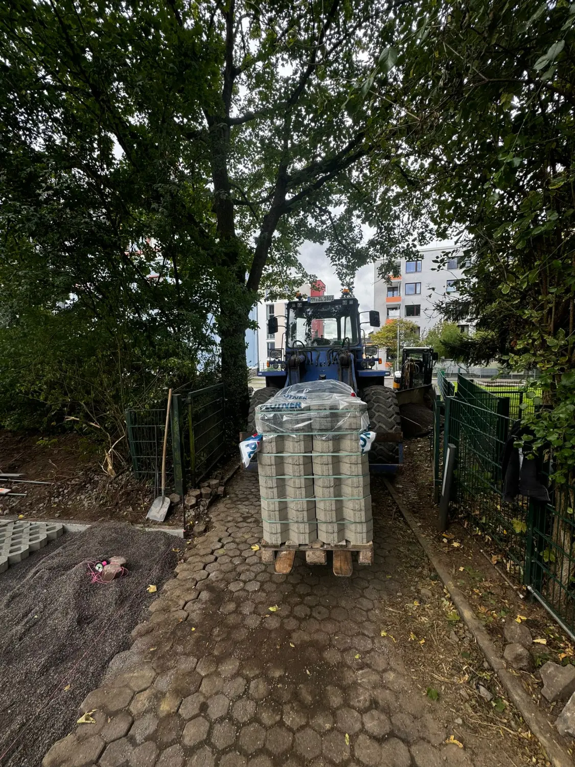 Vorbereitung für Bodenplatten von CMK Erdbau